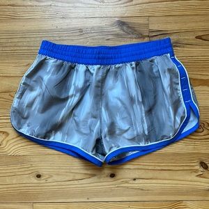 UNDER ARMOUR athletic shorts | size medium